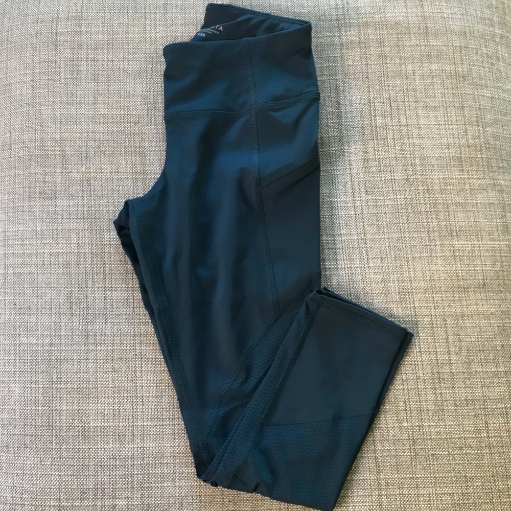 Athleta Contender Mesh Capri